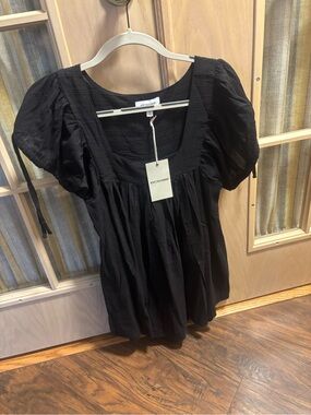 NWT Black Smocked Square-Neck Puff Sleeve Top by ee:some! Size Medium
